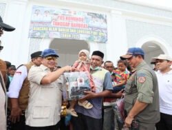 Tinjau Pidie Jaya, Ketua Satgas Tito Karnavian Serahkan Bantuan untuk Warga