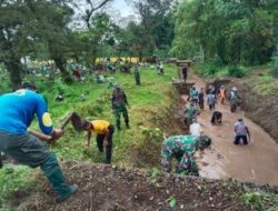 Antisipasi Bencana Sejak Dini, Koramil 0803/06 Gemarang Gelar Karya Bakti Bersama Warga