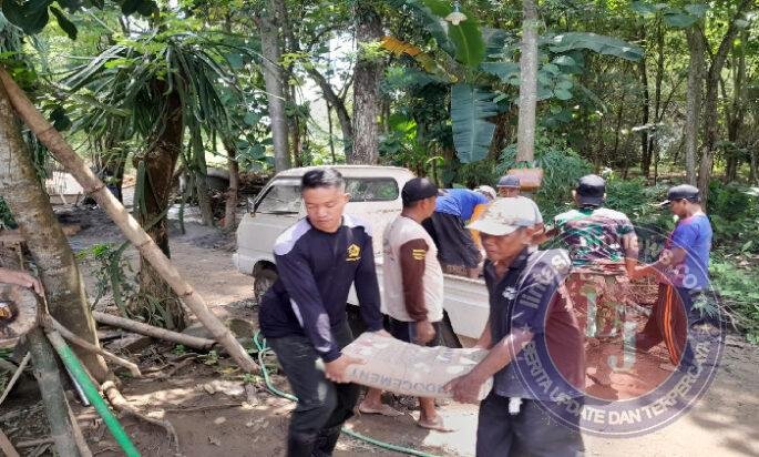 Kue Gorengan dan Kopi Penyemangat Kerja Pada Pembangunan Jembatan Perintis Garuda di Ponorogo