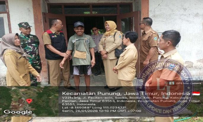 Babinsa Koramil 0801/10 Punung Dampingi Petugas Dinas Sosial Evakuasi ODGJ