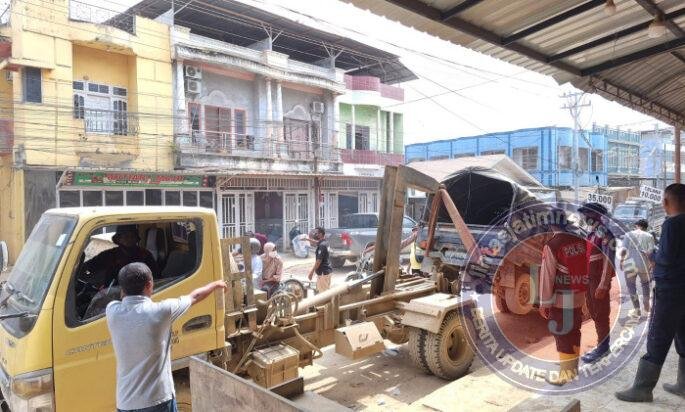 Dari Jalan Tergenang ke Bengkel Perbaikan, Polisi gunakan towing Evakuasi Mobil Warga Pascabanjir