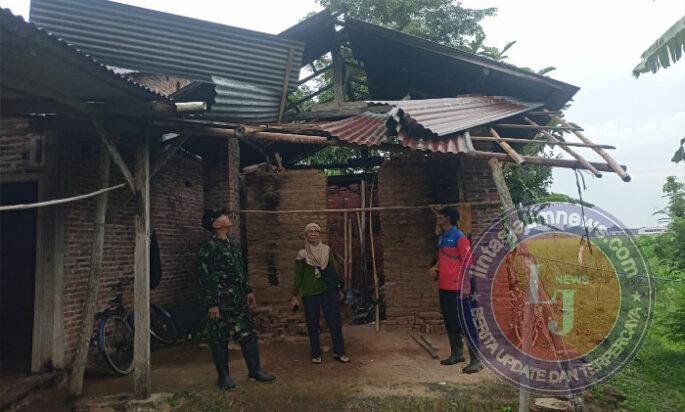 Puting Beliung Melanda Trenggalek, Babinsa dan BPBD Turun Tangan