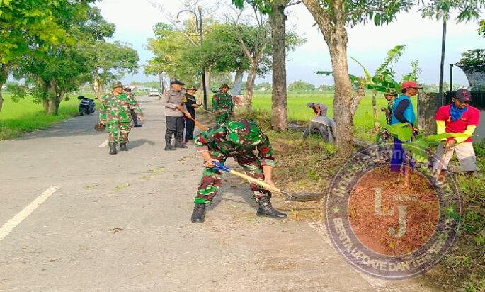 Gotong Royong Jaga Wajah Kota, Posramil Manguharjo Bersihkan Jalan Utama Winongo