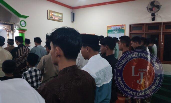 Memperkuat Keimanan Dan Ketaqwaan, Satgas TMMD 127 Kodim 0728/Wonogiri Laksanakan Sholat Tarawih Dan Tadarus Al-Qur’an‎