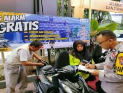 Pasang Alarm Gratis di Polsek Wonocolo Sepuluh Pendaftar Pertama Diberi Bonus Buah Durian