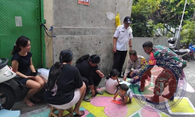 Dengan Patroli Keamanan Dan Anjangsana Babinsa Koramil 04/Jebres Selipkan Pesan Jaga Kamtibmas