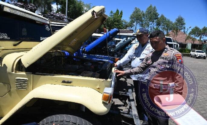 Hari Kedua Ops Keselamatan, Polisi Perketat Jeep Wisata di Bromo