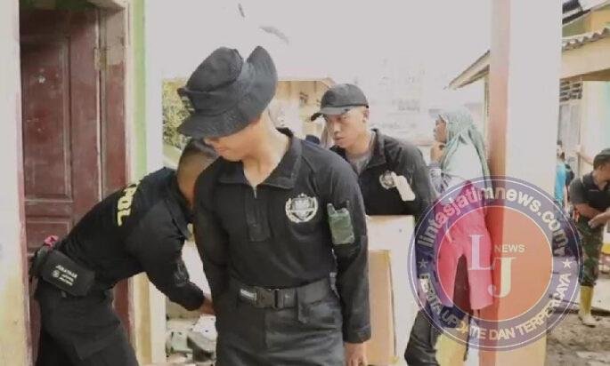 Taruna Akpol Latsitardanus di Aceh Tamiang, Bersihkan Lumpur Pasar hingga Santuni Korban Hanyut