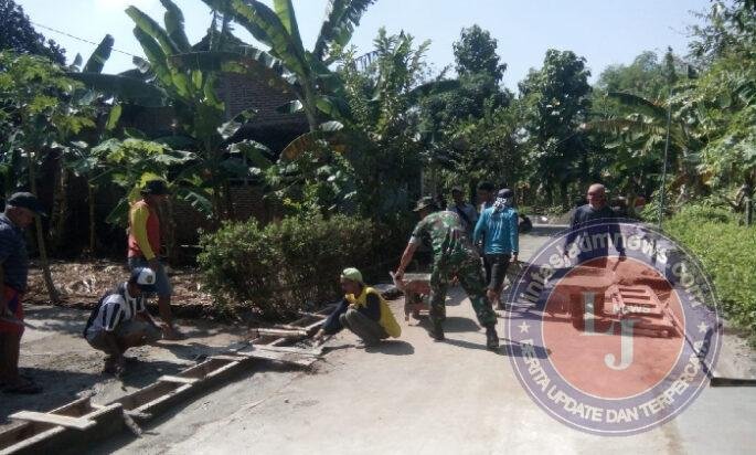 Babinsa dan Warga Bahu Membahu, Selokan Baru Jadi Ikhtiar Cegah Banjir di Desa Sareng
