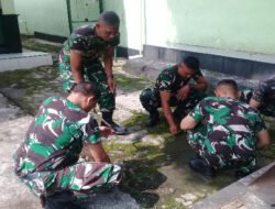 Jaga Kebersihan Lingkungan, Anggota Koramil 02/Banjarsari Laksanakan Kurve Pembersihan Sekitar Perkantoran