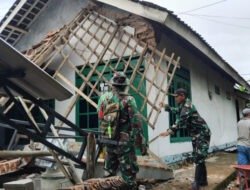 TNI AD Gerak Cepat Tinjau Lokasi Rumah Warga Dan Juga Sekolah Terdampak Gempa Bumi di Wilayah Pacitan