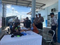 Layanan Kesehatan Gratis, Aksi Simpatik Polres Blitar Edukasi Pengguna Jalan di Ops Keselamatan Semeru