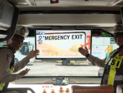 Polres Malang Sosialisasikan Tertib Lalin Melalui Program Polantas Menyapa di OPS Keselamatan Semeru