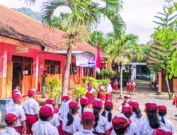 TNI Bina Karakter Siswa SD Lewat Upacara Bendera di SDN Gayam