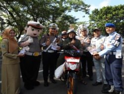 Polres Magetan Berbagi Bunga dan Es Krim di Operasi Keselamatan Semeru 2026