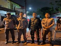 Pastikan Wilayah Aman, Piket Koramil 05/Pasar Kliwon Aktif Laksanakan Patroli Malam Bersama Linmas