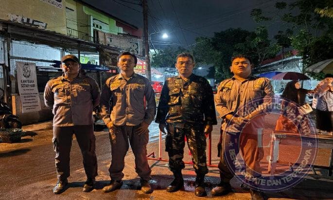 Pastikan Wilayah Aman, Piket Koramil 05/Pasar Kliwon Aktif Laksanakan Patroli Malam Bersama Linmas