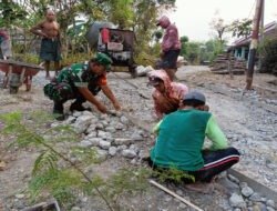 Babinsa Wonoayu Turun Tangan, Gotong Royong Warga Percepat Pengecoran Jalan