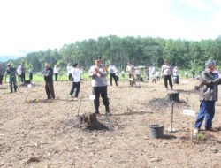 Polres Bondowoso Turut Tanam 1.000 Pohon Gerakan Sedekah Oksigen HPN 2026