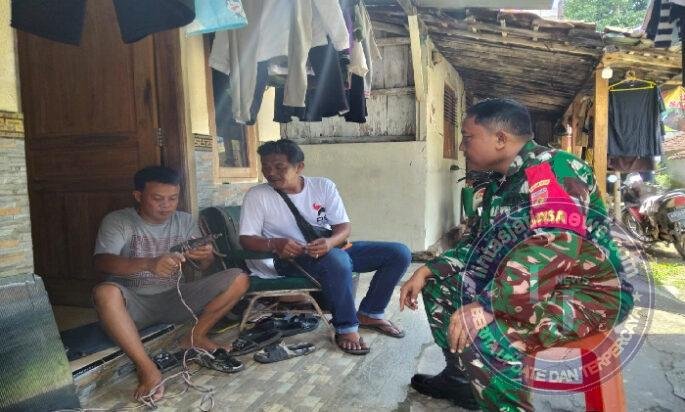 Babinsa Gandekan Jalin Silaturahmi Dengan Warga, Wujudkan Kebersamaan Dan Harmoni