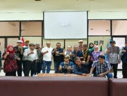 Buku Antologi Puisi Wartawan Usia Emas ke-8 “Tanpa Jeda”: Wartawan Tulen Tidak Pernah Berhenti Kerja