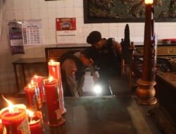 Polres Pelabuhan Tanjungperak Sterilisasi Klenteng Jelang Perayaan Imlek
