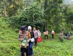 Polri Peduli : Medan Sulit dan Daerah Terpencil Tak Surutkan Polres Jember Salurkan Bantuan Untuk Warga