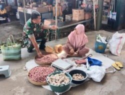 Bulan Puasa, Babinsa Kodim Ponorogo Pantau Stabilitas Harga Sembako