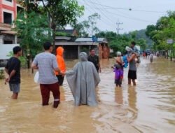 Cuaca Ekstrem Terjang Panggul, Babinsa dan TRC-PB Sigap Amankan Warga Wonocoyo