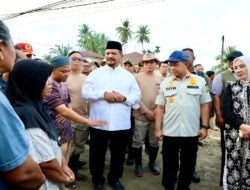 Kasatgas Tito Tinjau Progres Pembersihan Lumpur di Permukiman Aceh Tamiang