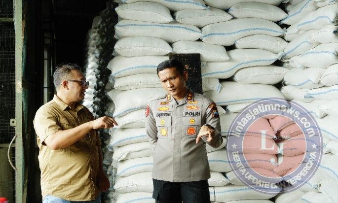Kapolres Ponorogo Pastikan Keamanan dan Ketersediaan Pangan di Gudang Bulog Cukup