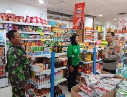 Bersama & Babinsa Kelurahan Nusukan Cek Harga Sembako di Swalayan Luwes Nusukan, Yakinkan Harga Tetap Stabil di Bulan Puasa