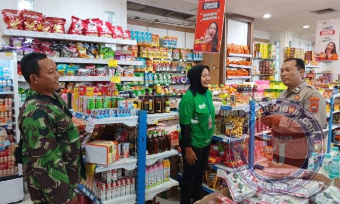 Bersama & Babinsa Kelurahan Nusukan Cek Harga Sembako di Swalayan Luwes Nusukan, Yakinkan Harga Tetap Stabil di Bulan Puasa