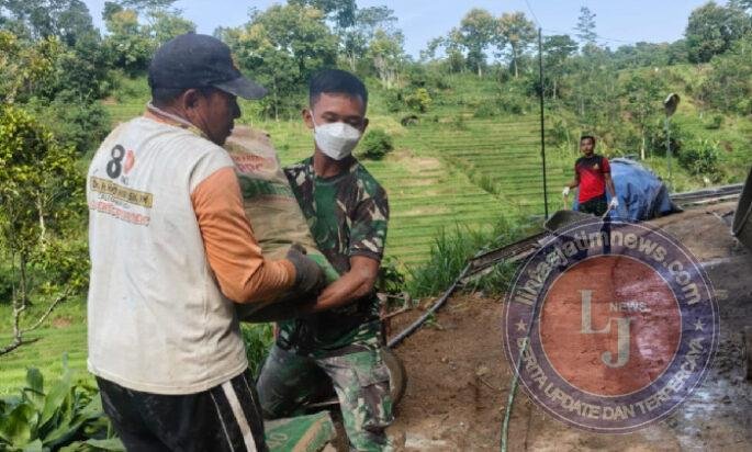 Kerja Sama Dalam Bingkai Kemanunggalan TNI Dan Rakyat Dilokasi TMMD 127 Kodim Wonogiri