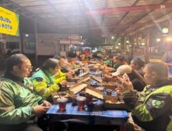 Polres Blitar Kota Gelar Sahur Bersama Komunitas Ojol