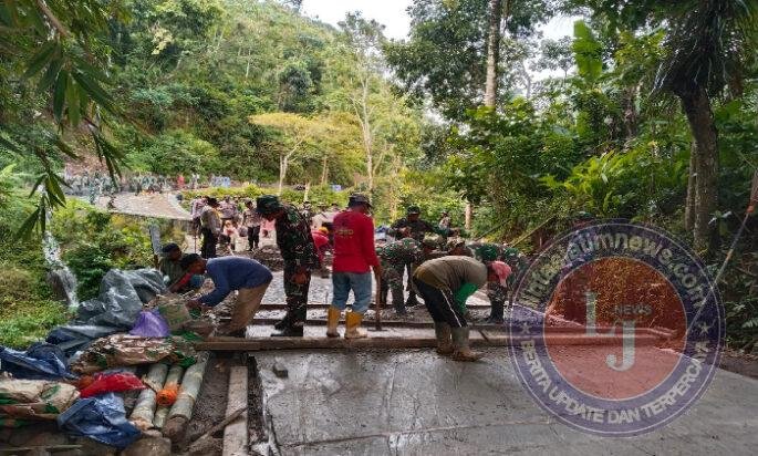 Bulan Puasa Bukan Penghalang Dalam Kemanunggalan TNI Dan Warga Di Lokasi TMMD 127 Kodim Wonogiri