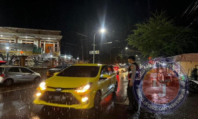 Sat Samapta Polres Pasuruan Amankan Sholat Tarawih di Wilayah Beji, Situasi Aman dan Kondusif