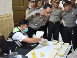 Pastikan Bersih Narkoba, Polres Gresik Gelar Tes Urine Personel