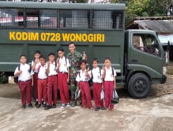 Canda Tawa Dan Edukasi Kunci Kedekatan Satgas TMMD Di Desa Kembang Wonogiri