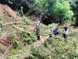 Talud Jatiprahu Longsor Digerus Arus, Babinsa Minta Warga Bantaran Sungai Tingkatkan Kewaspadaan