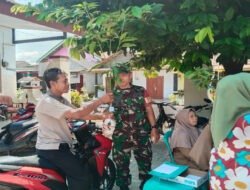 Babinsa Koramil Kebonsari Dampingi Pembagian Bibit Pohon untuk Warga