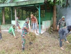 Babinsa Koramil Panceng dan Perhutani Gelar Giat Kerja Bakti bersama Warga Pengguna Warung