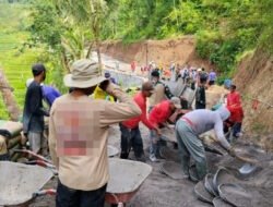 Demi Kemajuan Desa, Bulan Puasa Bukan Penghalang Kemanunggalan TNI Dan Rakyat Dilokasi TMMD 127 Desa Kembang