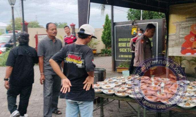 Dapur Berkah Ramadan Polsek Pakal: 600 Porsi Buka Puasa untuk Warga di Surabaya