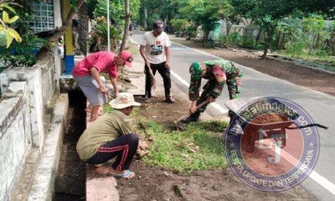 Hangatkan Kebersamaan, Babinsa Sogaten Turun Tangan Kerja Bakti Bersama Warga