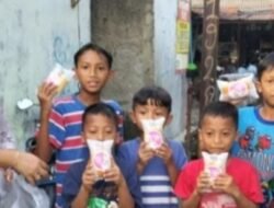 PW MIO Indonesia DKI Jakarta Bagikan Takjil untuk Pengendara di Jakarta Timur