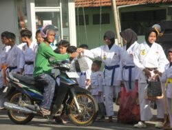 Dari Dojo ke Jalanan, Anak-anak Karate INKAI Ranting Kodim 0806/Trenggalek Berbagi Takjil