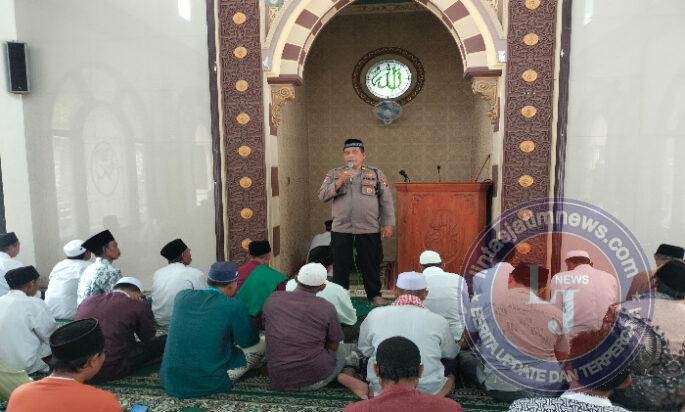 Safari Jumat Ramadhan, Satbinmas Polres Pasuruan Ajak Warga Jaga Kerukunan dan Tolak Kriminalitas
