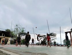 Menunggu Saat Berbuka Puasa, Ini Yang Dilakukan Satgas TMMD Reguler 127 Bersama Pemuda