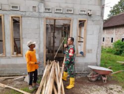 Bantu Bangun Rumah, Wujud kepedulian Babinsa Kodim Ponorogo Kepada Warga